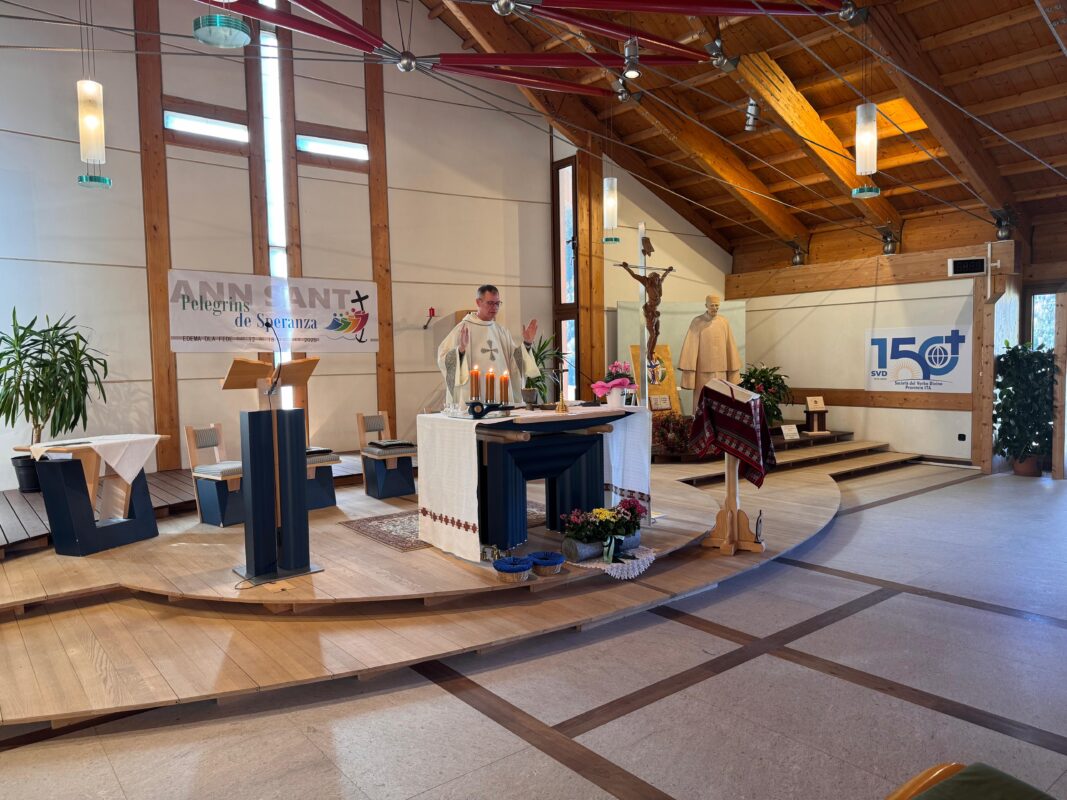 Inneres der Kirche in Oies